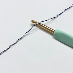 もったいない糸:1055　  シャイニーレーヨンx和紙ポリエステル　約250g(1025m）