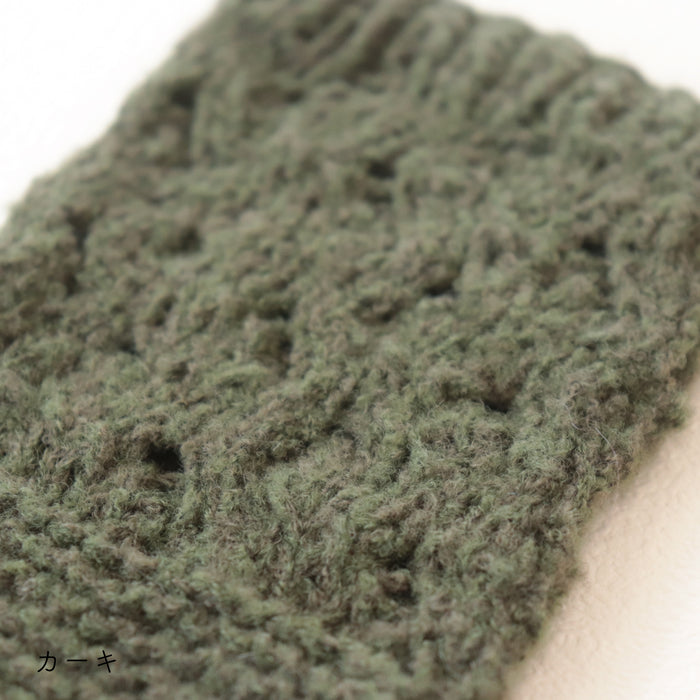 カーキ