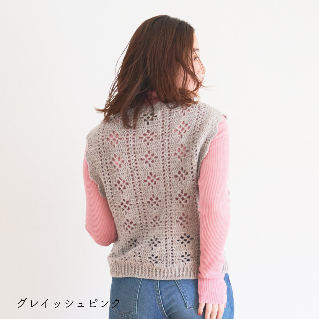 sawada itto：サワダイット-moo-お花模様の透かし編みベスト