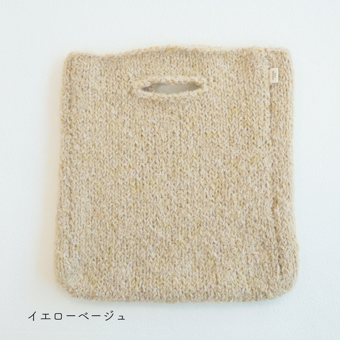 イエローベージュ